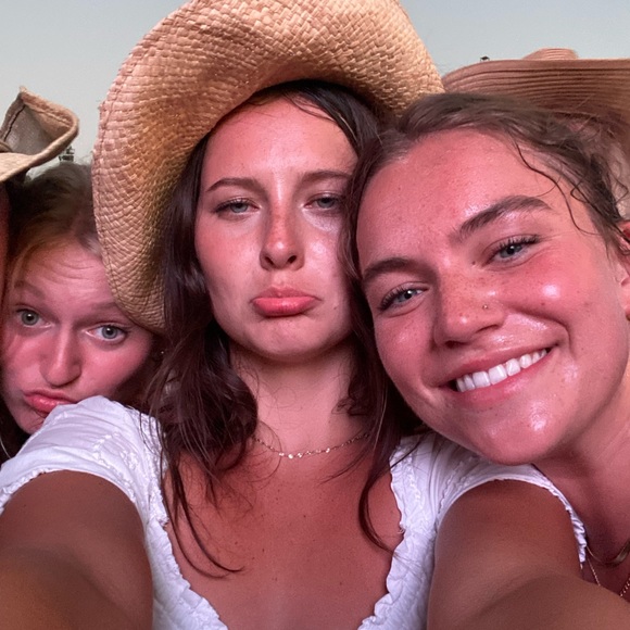 Meet your Posher, Sophie - Picture 3 of 4